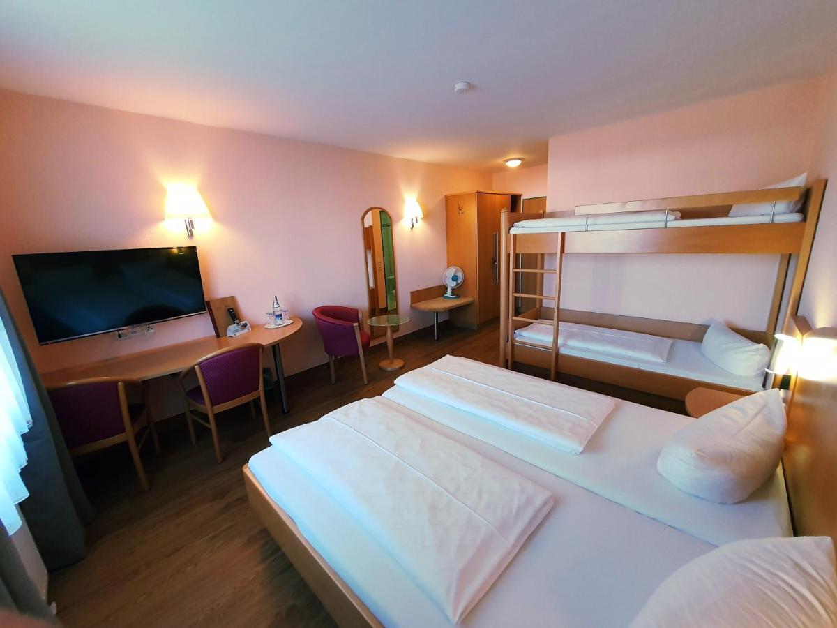 Hotel Sunparc - Shuttle Zum Europa-Park Rust 4Km & Rulantica 2Km Рінґсгайм Екстер'єр фото