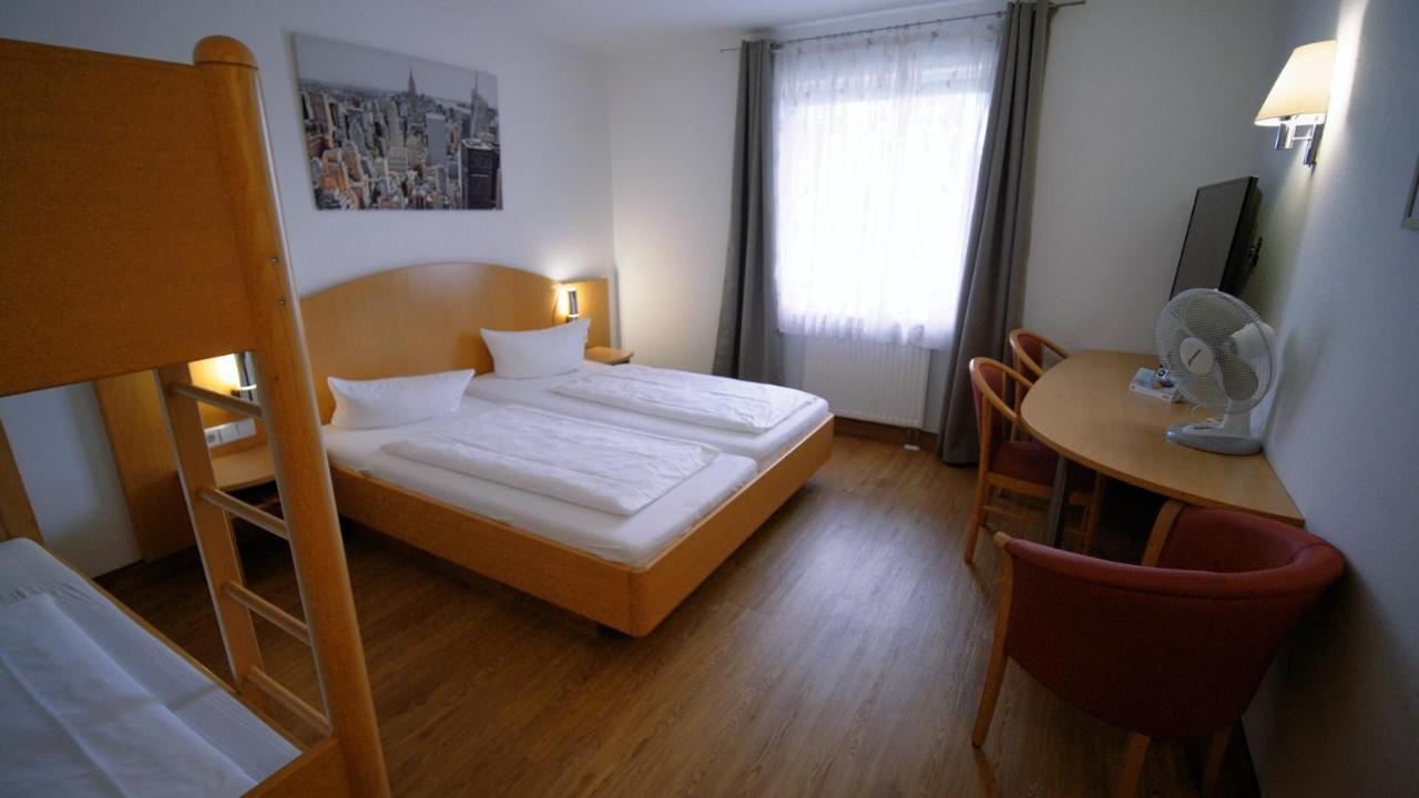 Hotel Sunparc - Shuttle Zum Europa-Park Rust 4Km & Rulantica 2Km Рінґсгайм Екстер'єр фото